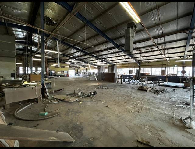 2,800M² WAREHOUSE TO LET IN KEW